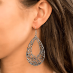 Boucles d'Oreilles Goutte d'Élégance – Image 2
